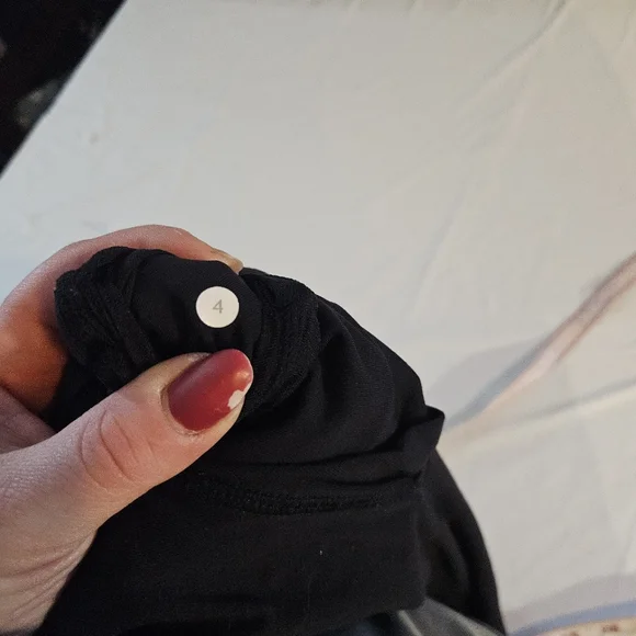Lululemon Run stay on course pullover women's size 4 black - Picture 8 of 13